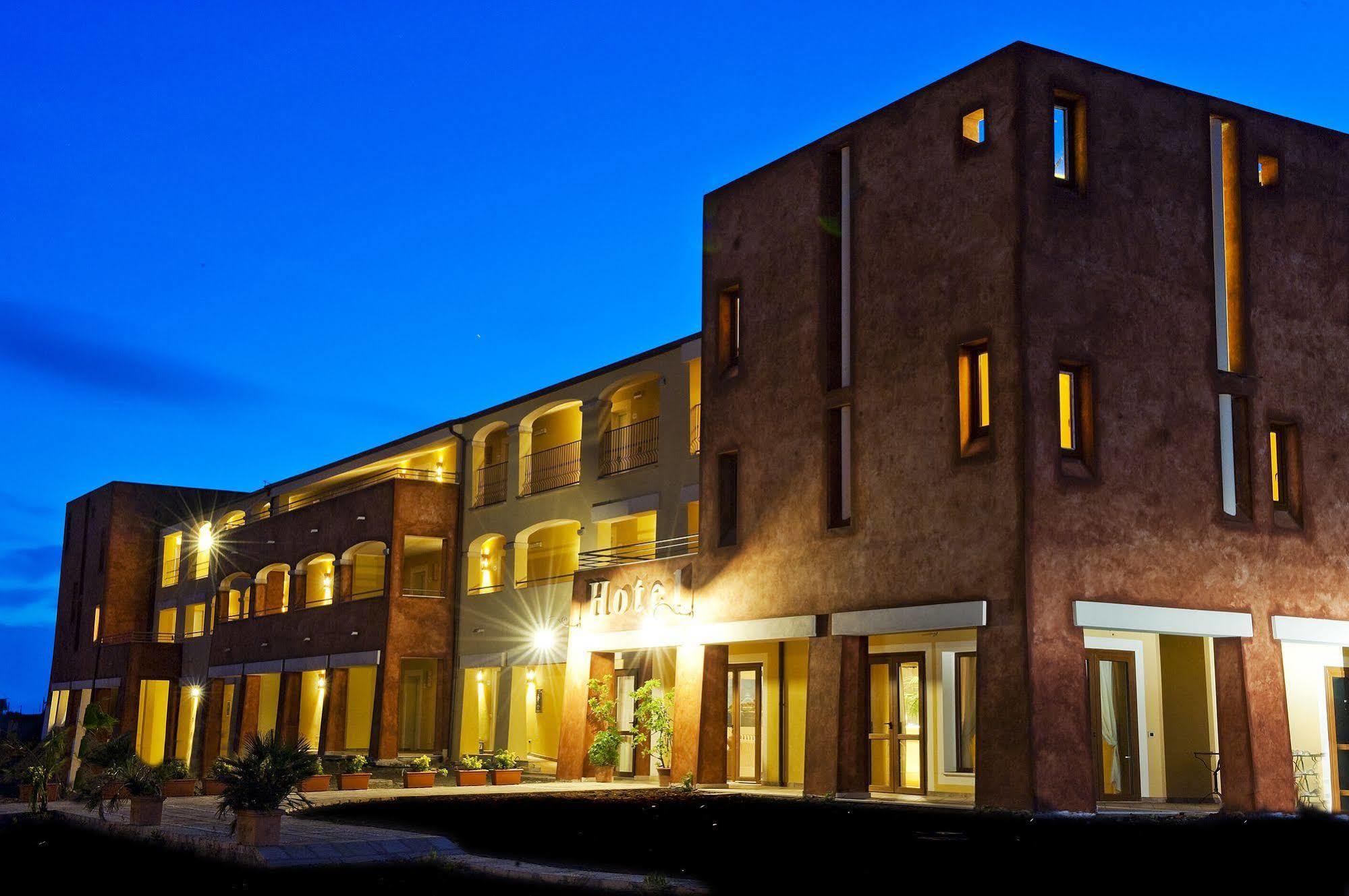 Hotel Baja Romantica 博萨 外观 照片